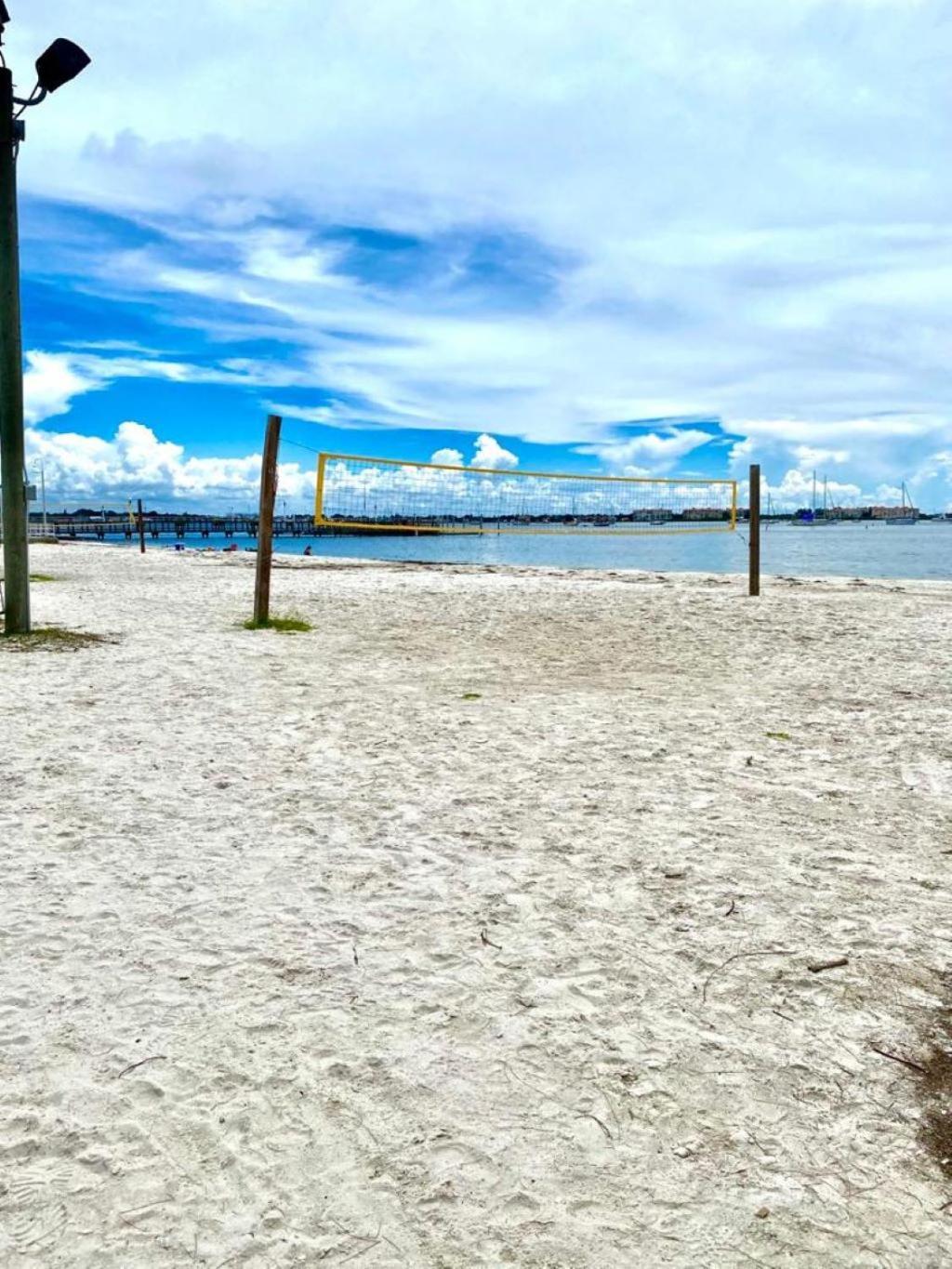 Lovely Vacation Home 1 Block From Beach & Downtown Gulfport St. Petersburg Exterior photo